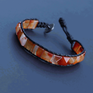 Kırmızı Akik Doğal Taş Piramit Bileklik